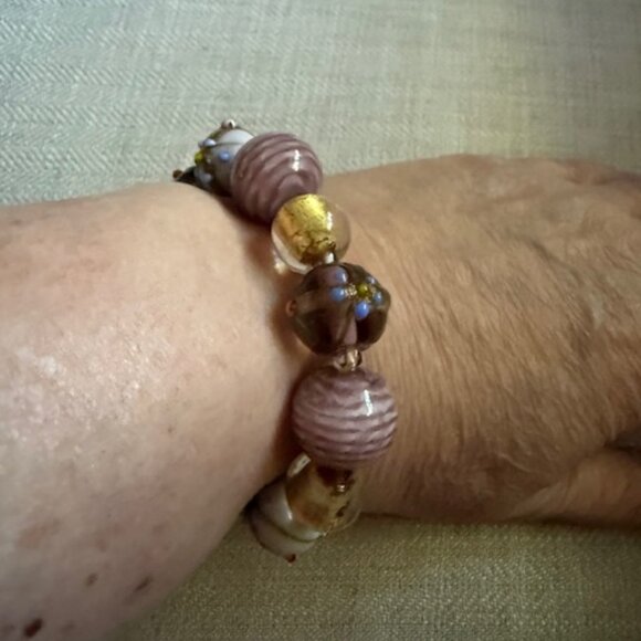 Beautiful Papyrus Brand Mauve/Gold Beaded Bracelet - Picture 5 of 6